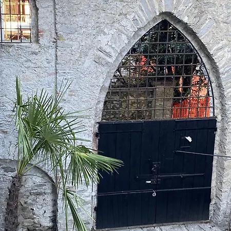 Lounge & Pool Appartement Stresa